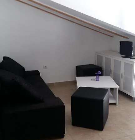 Stefanie Apartment *
